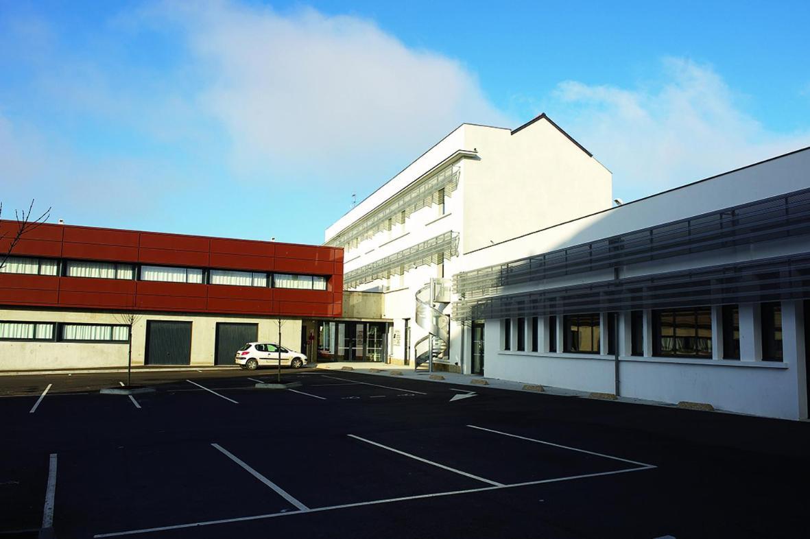 Jf Accueil & Formation Hotel Cholet Exterior photo
